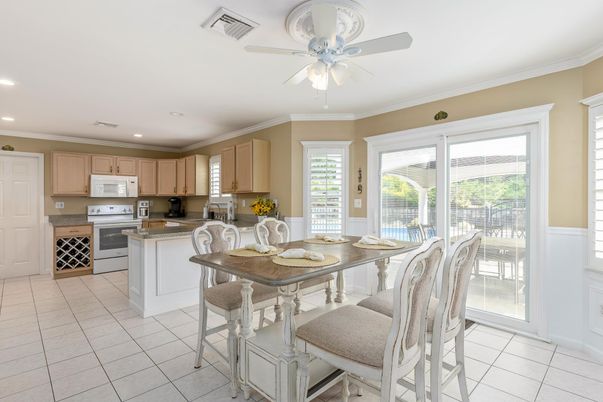Dining room, Interior, Kitchen, Recessed Lighting