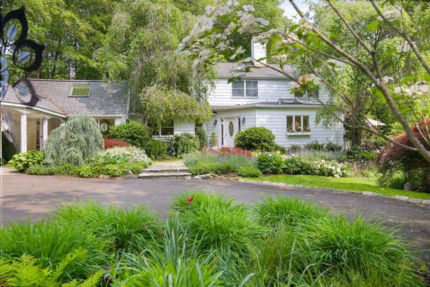 Exterior, Facade, Cape Cod