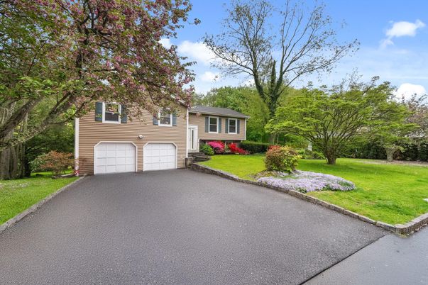 Attached, Exterior, Facade, Raised Ranch