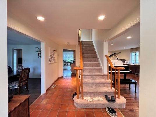 Interior, Piano, Recessed Lighting, Wood Texture Flooring