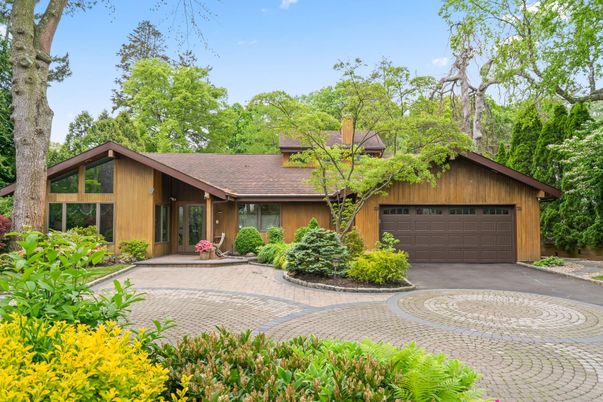 Attached, Exterior, Facade, Ranch