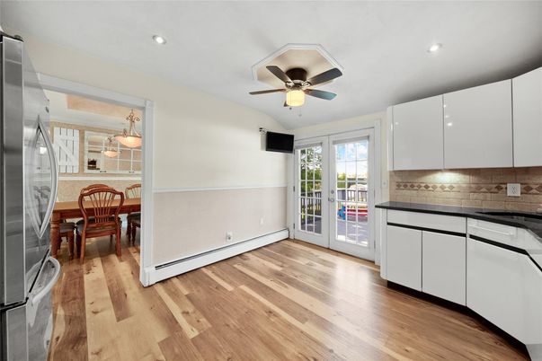 Dining room, Interior, Kitchen, Recessed Lighting, Wood Texture Flooring