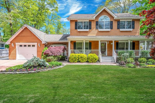 Attached, Exterior, Facade, Farmhouse