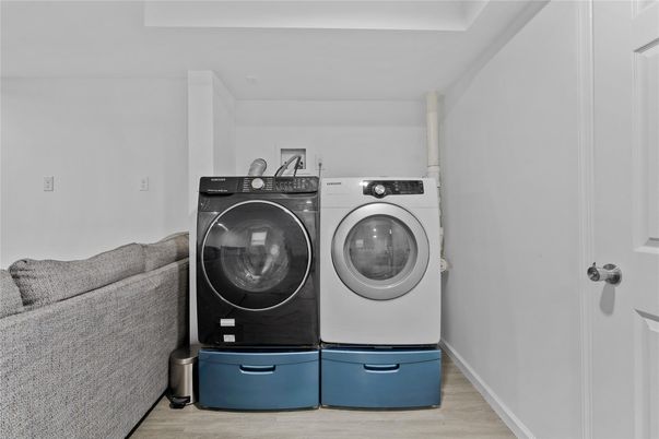 Interior, Utility Closets, Washer, Wood Texture Flooring