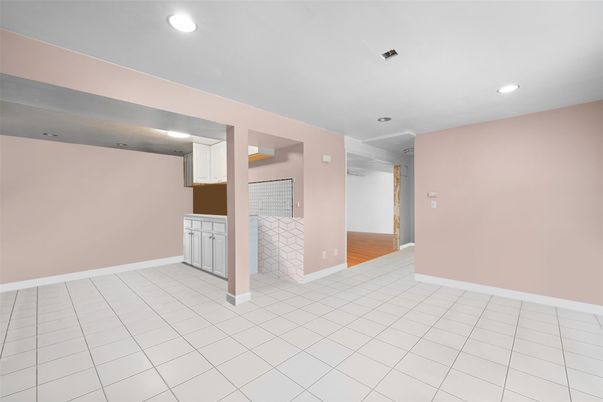 Empty room, Interior, Recessed Lighting