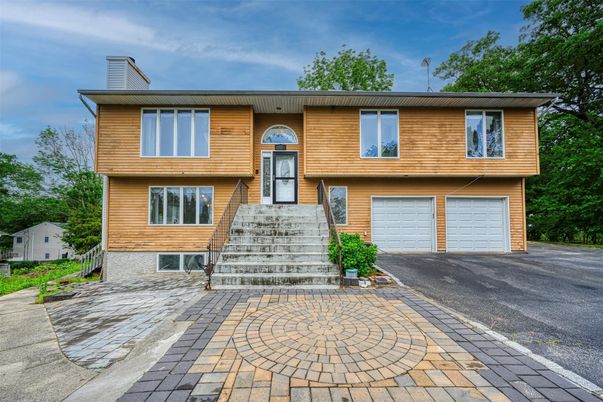 Attached, Exterior, Facade, Raised Ranch