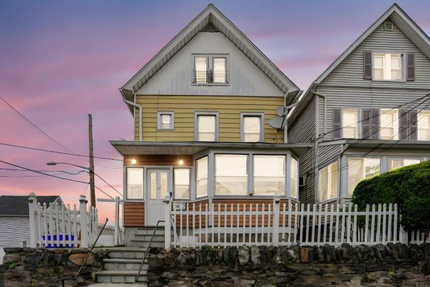Exterior, Facade, Queen Anne Victorian