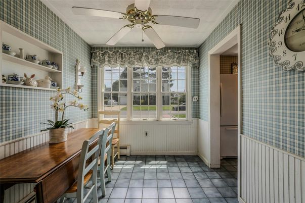 Dining room, Interior