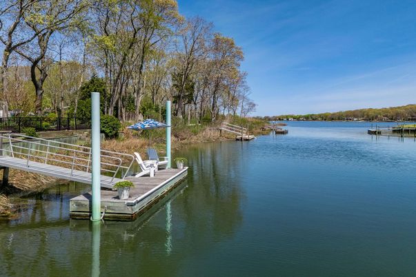 Exterior, Lake
