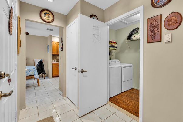 Interior, Washer, Wood Texture Flooring