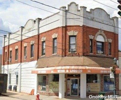 Exterior, Facade, Brick Facade, Rowhouse