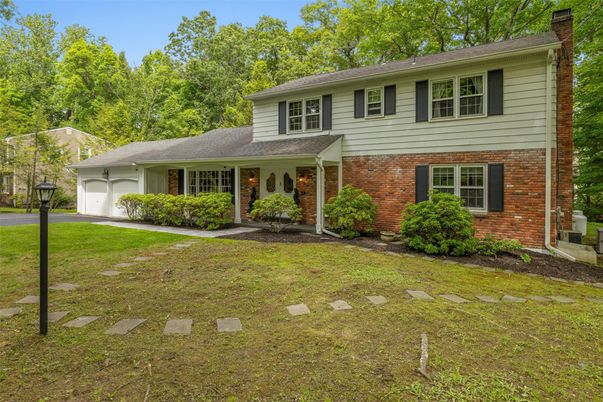 Attached, Exterior, Facade, Brick Facade, Split Level
