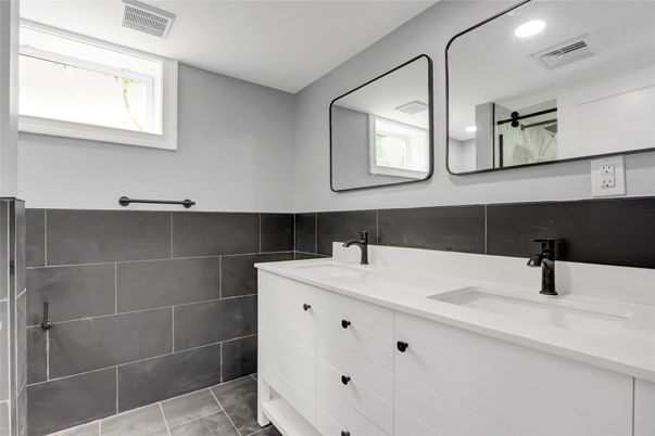 Bathroom, Dual Sink Vanities, Interior, Recessed Lighting
