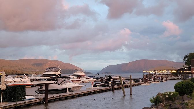 Exterior, Lake
