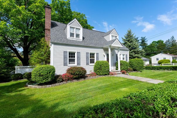 Exterior, Facade, Cape Cod