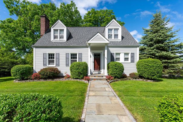 Exterior, Facade, Cape Cod
