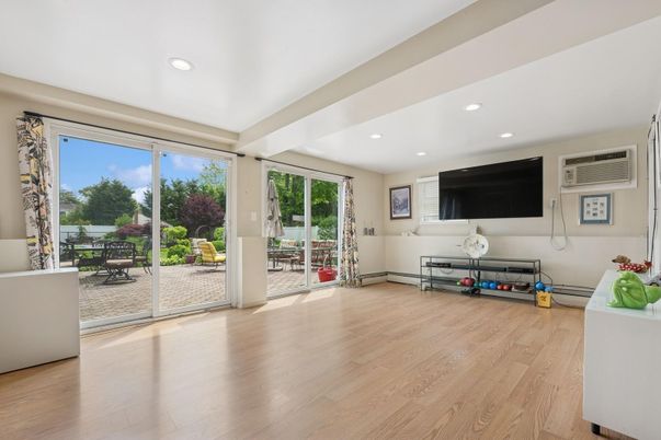 Interior, Recessed Lighting, Wood Texture Flooring