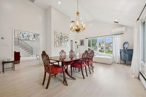 Chandelier, Dining room, Interior, Recessed Lighting, Wood Texture Flooring