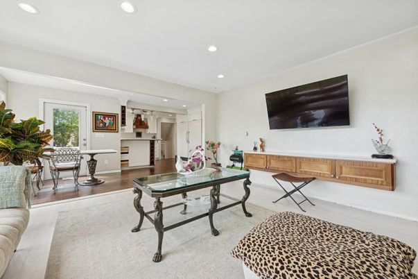 Interior, Living room, Recessed Lighting, Wood Texture Flooring