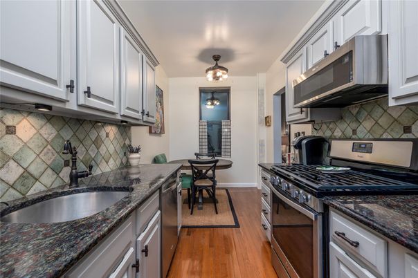 Dining room, Interior, Kitchen, Stainless Steel Appliances, Wood Texture Flooring