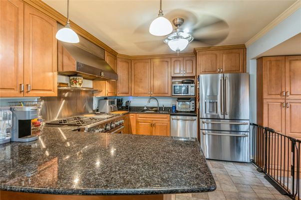 Interior, Kitchen, Pendant Lights, Stainless Steel Appliances