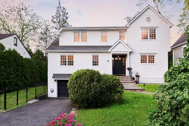 Attached, Exterior, Facade, Farmhouse