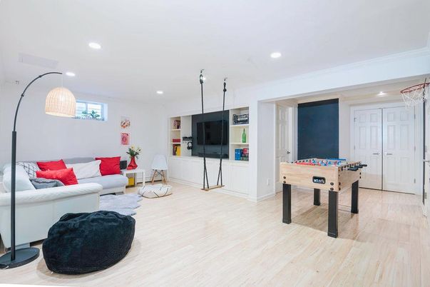 Game Room, Interior, Living room, Pendant Lights, Recessed Lighting, Wood Texture Flooring