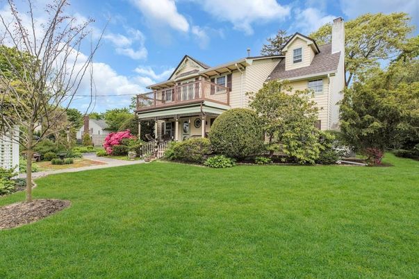 Backyard, Exterior, Facade, Queen Anne Victorian