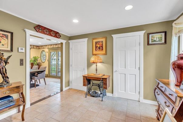 Dining room, Interior, Recessed Lighting