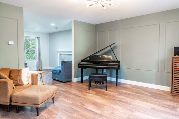 Interior, Piano, Recessed Lighting, Wood Texture Flooring