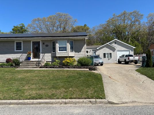 Attached, Exterior, Facade, Ranch