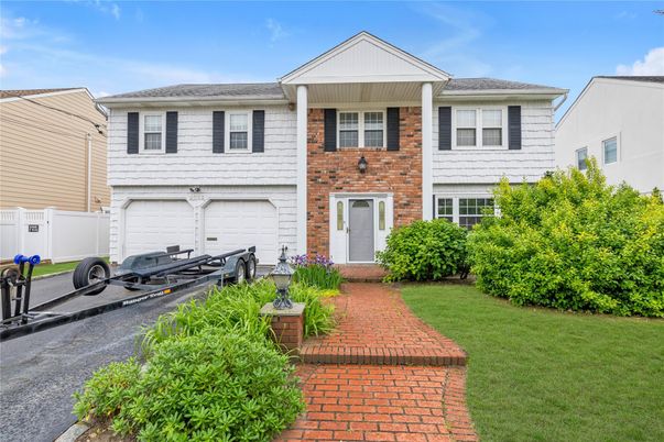 Attached, Exterior, Facade, Brick Facade, Raised Ranch