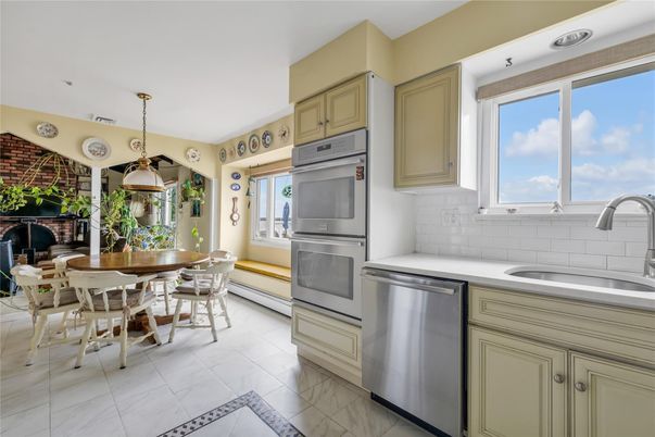 Dining room, Interior, Kitchen, Pendant Lights, Stainless Steel Appliances