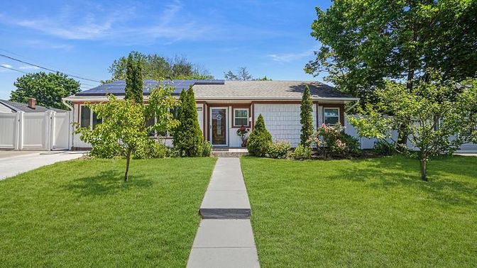 Backyard, Exterior, Facade, Solar Panels, Ranch