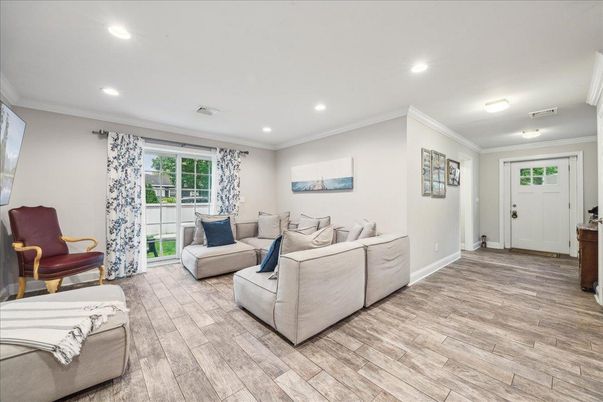Interior, Living room, Recessed Lighting, Wood Texture Flooring