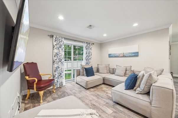 Interior, Living room, Recessed Lighting, Wood Texture Flooring