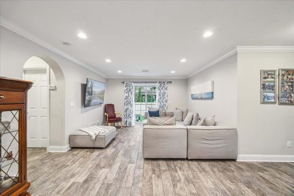 Interior, Living room, Recessed Lighting, Wood Texture Flooring