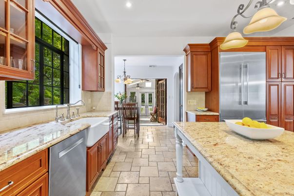 Dining room, Interior, Kitchen, Pendant Lights, Recessed Lighting, Stainless Steel Appliances