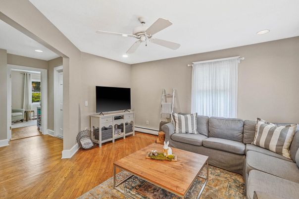 Interior, Living room, Recessed Lighting, Wood Texture Flooring