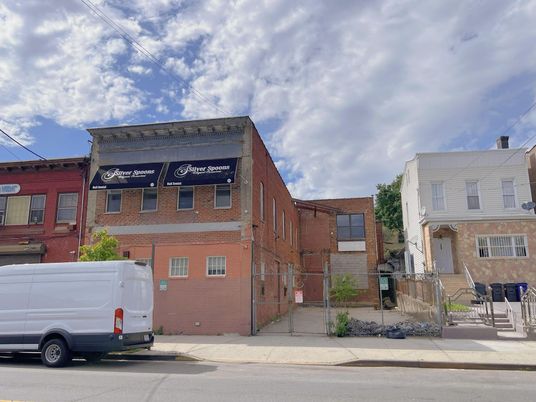 Exterior, Facade, Brick Facade, Rowhouse