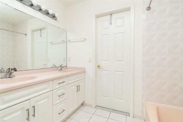 Bathroom, Dual Sink Vanities, Interior