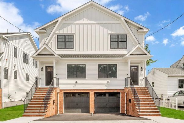 Attached, Exterior, Facade, Farmhouse