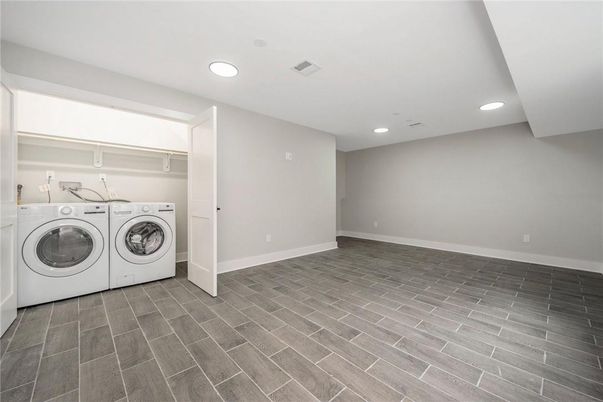 Interior, Recessed Lighting, Washer, Wood Texture Flooring