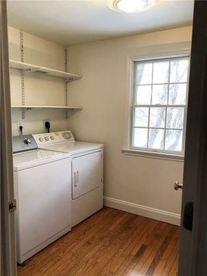 Interior, Washer, Wood Texture Flooring