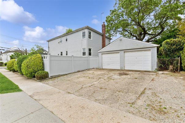 Detached Garage, Exterior