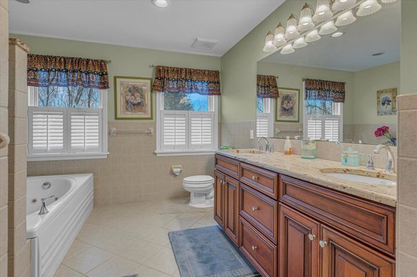 Bathroom, Dual Sink Vanities, Interior, Recessed Lighting