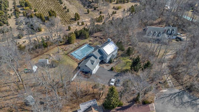 Exterior, Drone