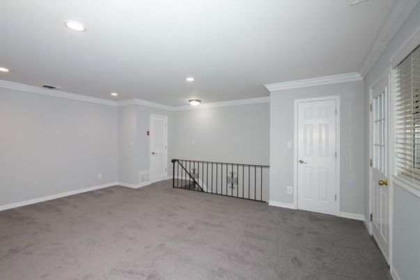Empty room, Interior, Recessed Lighting