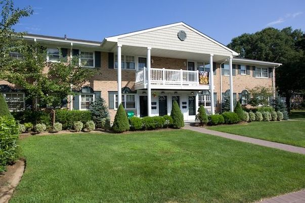 Backyard, Exterior, Facade, Brick Facade, Modern