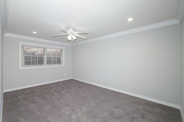 Empty room, Interior, Recessed Lighting